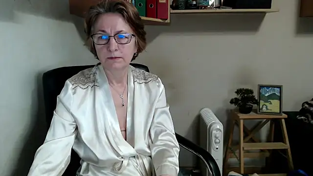 katemodel online show from April 7, 2026, 6:58 am