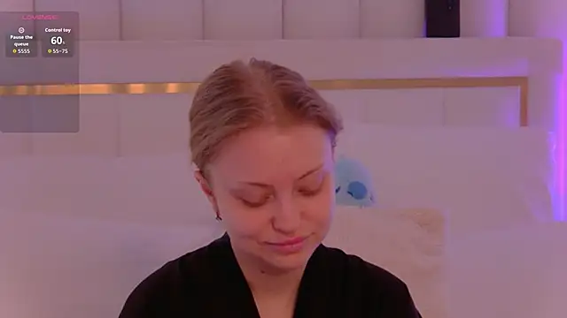 Snapshot of MollyHilton chatting on February 17, 2026, 6:03 pm MollyHilton online show from February 17, 2026, 6:03 pm