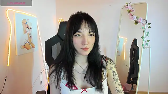 Snapshot of AliceeinWonderlanddd chatting on May 18, 2026, 5:24 am AliceeinWonderlanddd online show from May 18, 2026, 5:24 am