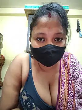 Snapshot of Curvy_Trisha chatting on June 12, 2026, 1:21 pm Curvy Trisha online show from June 12, 2026, 1:21 pm