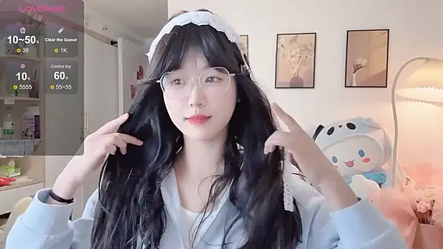 Luminous4173 online show from April 18, 2026, 8:51 am