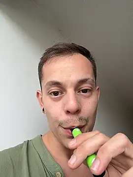 Snapshot of AxelMuller chatting on February 8, 2026, 1:03 pm AxelMuller online show from February 8, 2026, 1:03 pm