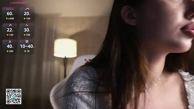 Candylolly    online show from April 23, 2026, 3:14 pm