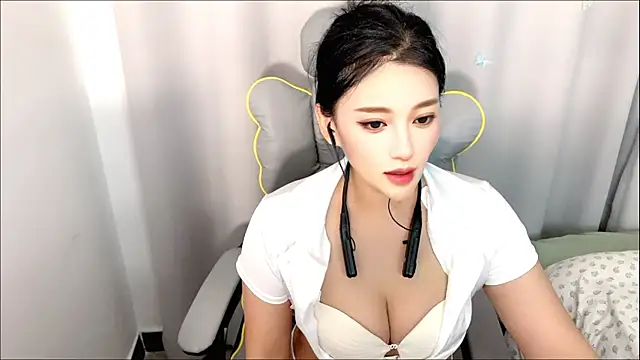 yayayaya520 online show from May 19, 2026, 9:37 am