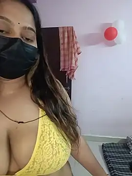 Snapshot of Aliya_Hott chatting on July 6, 2026, 6:32 am Aliya Hott online show from July 6, 2026, 6:32 am