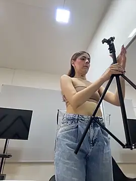 Snapshot of AriaWillssX chatting on February 14, 2026, 8:05 pm AriaWillssX online show from February 14, 2026, 8:05 pm