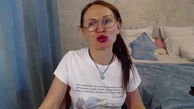 Snapshot of MarinaOnebest chatting on May 19, 2026, 2:56 pm MarinaOnebest online show from May 19, 2026, 2:56 pm