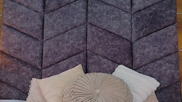 AnnieRouse   online show from April 1, 2026, 11:44 am