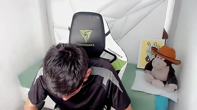 Liarr  online show from February 13, 2026, 7:54 pm