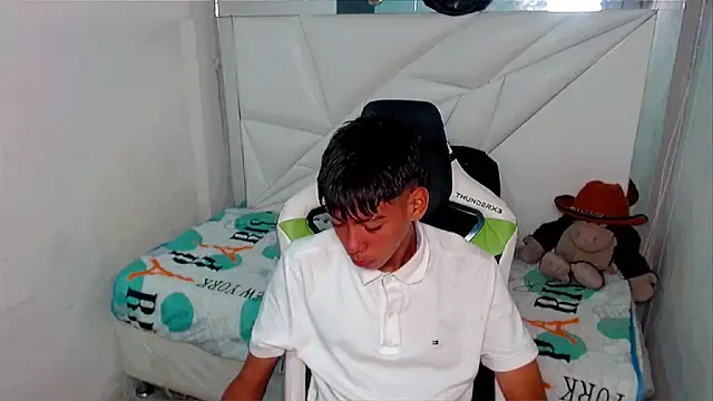 Liarr  online show from March 16, 2026, 8:02 pm