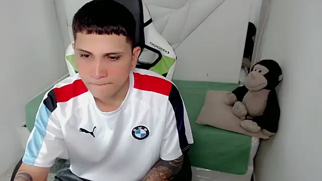 Snapshot of Black_diamondd_ chatting on February 3, 2026, 1:05 pm Black diamondd online show from February 3, 2026, 1:05 pm