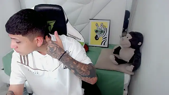 Snapshot of Black_diamondd_ chatting on February 5, 2026, 2:00 pm Black diamondd online show from February 5, 2026, 2:00 pm