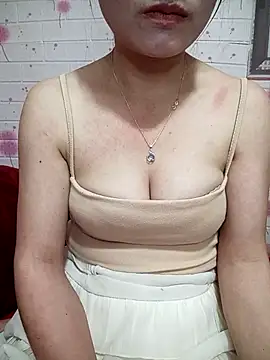 Snapshot of Suri_Sexywet_ chatting on February 25, 2026, 1:10 pm Suri Sexywet online show from February 25, 2026, 1:10 pm