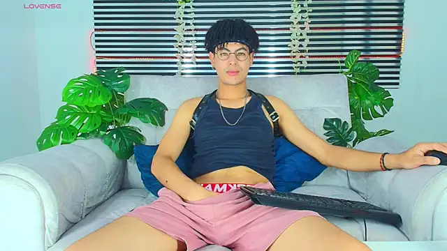Snapshot of ThiiagoSaeenz chatting on April 21, 2026, 5:28 pm ThiiagoSaeenz online show from April 21, 2026, 5:28 pm