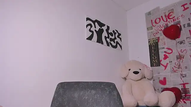 Snapshot of Nia13 chatting on February 17, 2026, 6:32 am Nia13 online show from February 17, 2026, 6:32 am