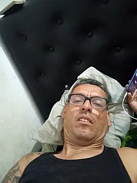Snapshot of Carlos-0425 chatting on May 6, 2026, 4:30 am Carlos-0425 online show from May 6, 2026, 4:30 am