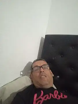 Snapshot of Carlos-0425 chatting on July 1, 2026, 5:09 am Carlos-0425 online show from July 1, 2026, 5:09 am