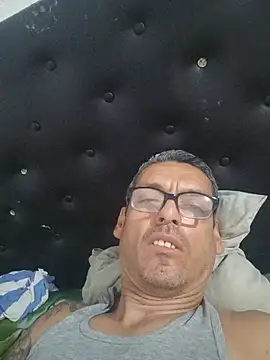 Snapshot of Carlos-0425 chatting on July 18, 2026, 3:44 am Carlos-0425 online show from July 18, 2026, 3:44 am