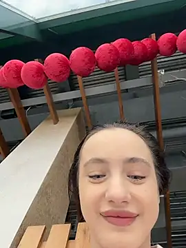 Snapshot of MiaTee chatting on February 15, 2026, 4:53 am MiaTee online show from February 15, 2026, 4:53 am