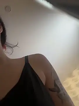 MiaTee online show from March 11, 2026, 2:39 am