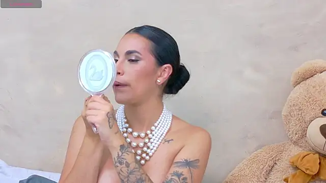 Snapshot of AndiVasquez chatting on May 2, 2026, 10:42 am AndiVasquez online show from May 2, 2026, 10:42 am