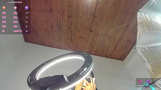 luna velveth online show from April 11, 2026, 10:19 am