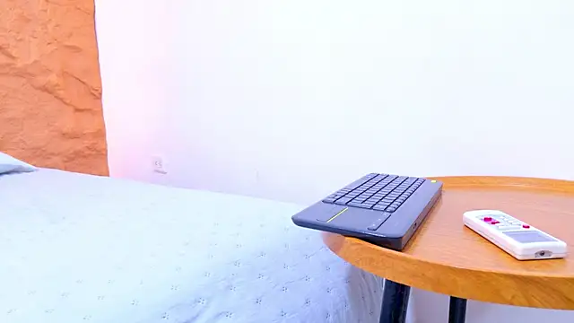 Snapshot of Nahomi_Williams_ chatting on March 31, 2026, 12:49 pm Nahomi Williams online show from March 31, 2026, 12:49 pm