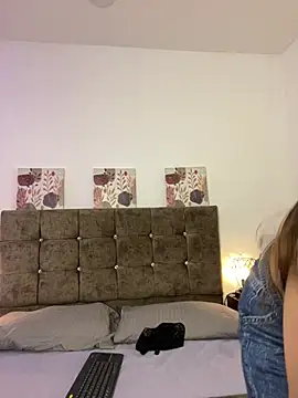 Annie bonnie  online show from March 29, 2026, 11:43 am