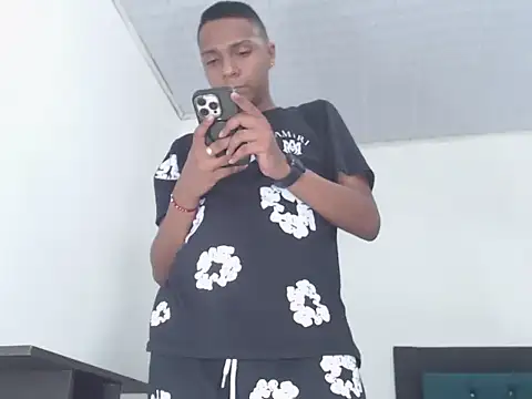 Snapshot of hotboyluxe chatting on April 26, 2026, 6:44 am hotboyluxe online show from April 26, 2026, 6:44 am