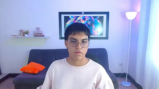 Maecum18 online show from April 15, 2026, 9:04 pm