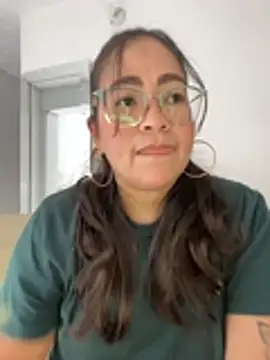 Snapshot of alisbloom chatting on February 9, 2026, 6:01 pm alisbloom online show from February 9, 2026, 6:01 pm