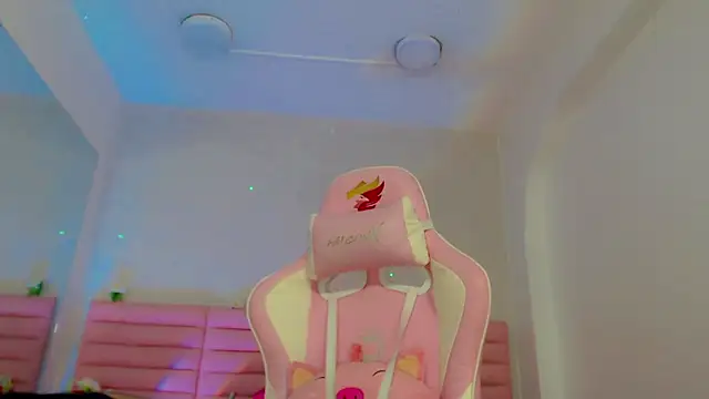 Snapshot of estefany_squirt1 chatting on February 7, 2026, 4:27 am estefany squirt1 online show from February 7, 2026, 4:27 am