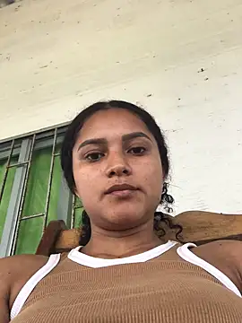 Snapshot of LiaRose- chatting on February 23, 2026, 3:53 pm LiaRose- online show from February 23, 2026, 3:53 pm