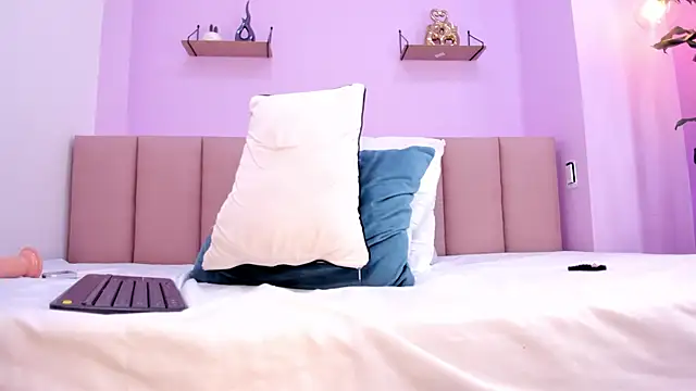 sam doll  online show from April 16, 2026, 9:39 pm