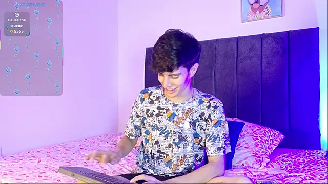 axxxel twink online show from May 31, 2026, 2:42 am