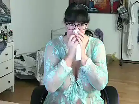 Snapshot of Sylly chatting on January 17, 2025, 7:51 am Sylly online show from January 17, 2025, 7:51 am