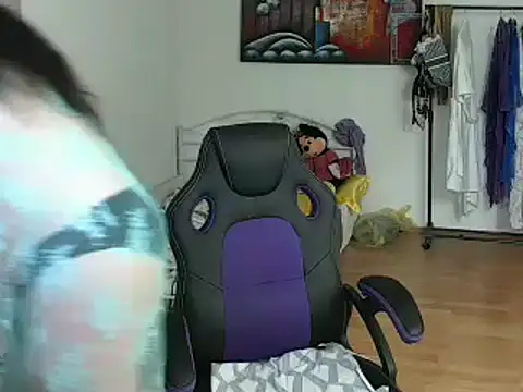 Snapshot of Sylly chatting on February 19, 2025, 11:28 am Sylly online show from February 19, 2025, 11:28 am