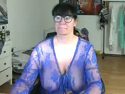 Snapshot of Sylly chatting on February 26, 2025, 7:31 am Sylly online show from February 26, 2025, 7:31 am