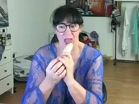 Snapshot of Sylly chatting on February 26, 2025, 2:46 pm Sylly online show from February 26, 2025, 2:46 pm