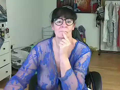 Snapshot of Sylly chatting on March 2, 2025, 11:39 am Sylly online show from March 2, 2025, 11:39 am