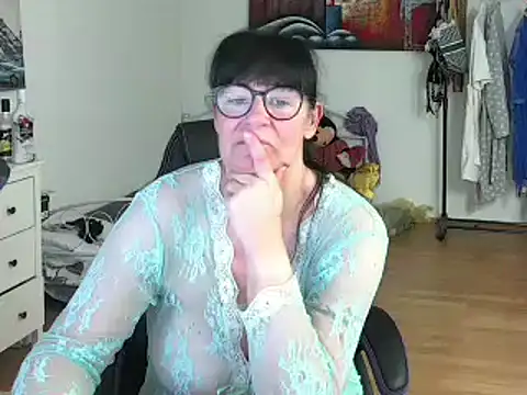 Snapshot of Sylly chatting on March 10, 2025, 12:04 pm Sylly online show from March 10, 2025, 12:04 pm