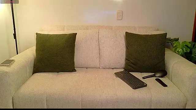 ivonnybonita   online show from April 11, 2026, 2:49 am