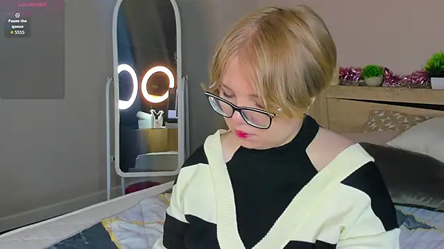 Lauraaa Smith online show from March 2, 2026, 7:26 am