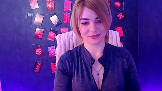 CuttieEmma online show from March 19, 2026, 6:39 am