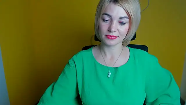 Snapshot of CuttieEmma chatting on July 29, 2026, 11:52 am CuttieEmma online show from July 29, 2026, 11:52 am