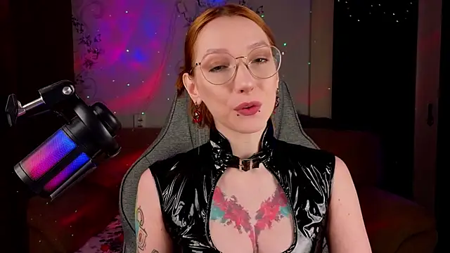 Vamp Mila online show from April 28, 2026, 6:13 pm