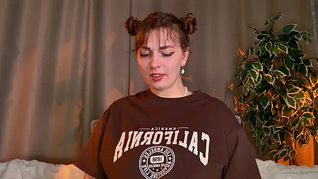 Snapshot of licklissy chatting on June 15, 2026, 1:02 pm licklissy online show from June 15, 2026, 1:02 pm