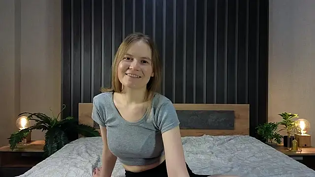 CleliaRostek online show from February 12, 2026, 9:37 am