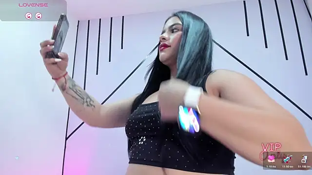 Snapshot of KeylaGomez_ chatting on February 4, 2026, 12:44 pm KeylaGomez online show from February 4, 2026, 12:44 pm