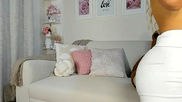 Snapshot of Mia_Rosee1 chatting on February 13, 2026, 11:56 pm Mia Rosee1 online show from February 13, 2026, 11:56 pm